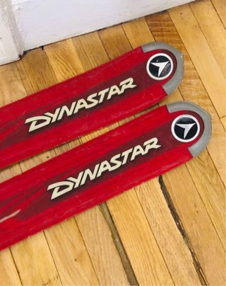 Diez euros un esquí y regalo el otro