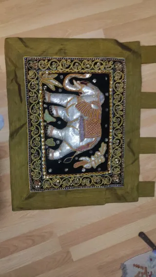 Tapiz indio elefante bordado para colgar. 68 x 62
