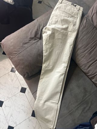 Pantalón chino beige