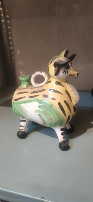Botijo de cerámica pintado a mano