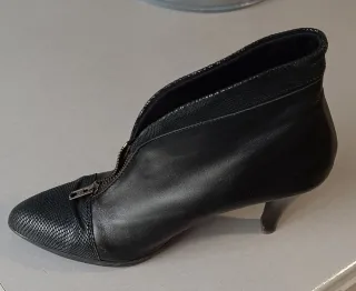 Botines negros con cremallera