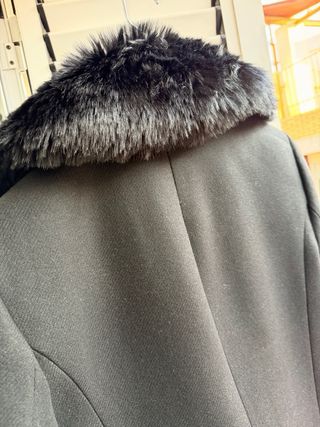 Chaqueta Zara Negra con Cuello de Pelo