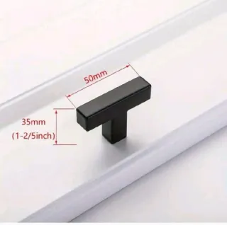 Cómoda de madera lacada blanca. Regalo tiradores.