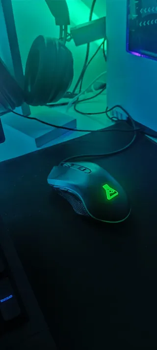 ORDENADOR GAMING BLANCO CON TECLADO I RATON/MONITO