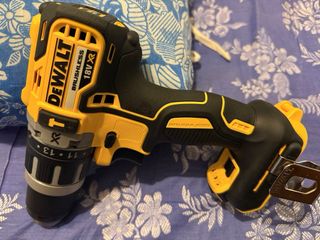 Kit Herramientas: Taladro, Linterna, Guantes