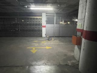 Plaza de garaje en Centro comercial Cenit cerrada