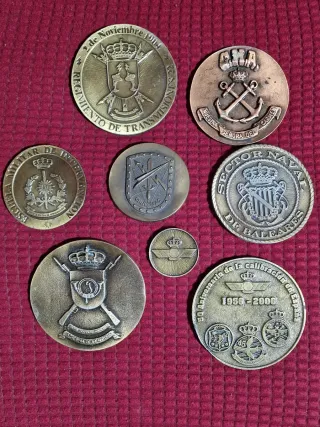 Lote de 8 medallas militares mano