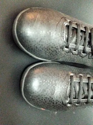 Zapatillas Team Quest negras y rojas