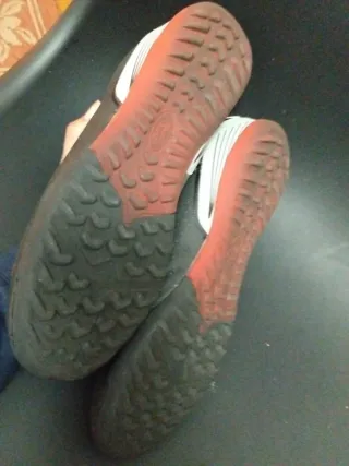 Zapatillas Team Quest negras y rojas