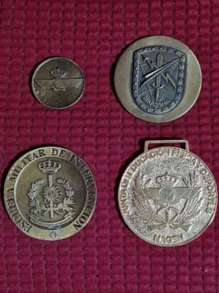 Lote 4 Medallas Militares de mano