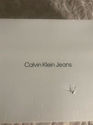 Botines Calvin Klein Tacón Cuadrado Negro