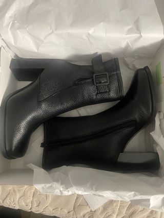 Botines Calvin Klein Tacón Cuadrado Negro