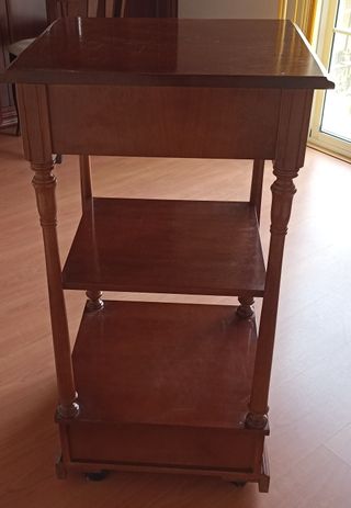 Mesa auxiliar de madera