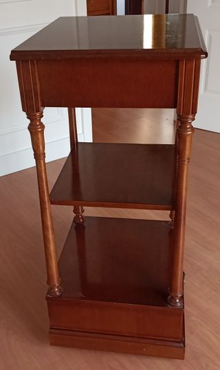 Mesa auxiliar de madera
