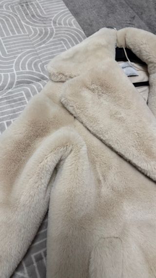 Abrigo pelo beige largo