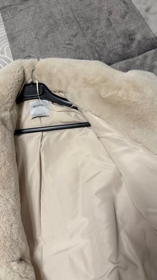 Abrigo pelo beige largo