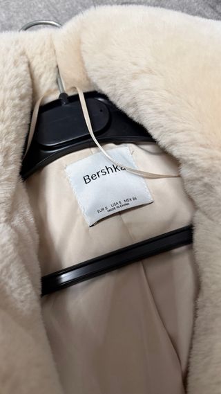 Abrigo pelo beige largo