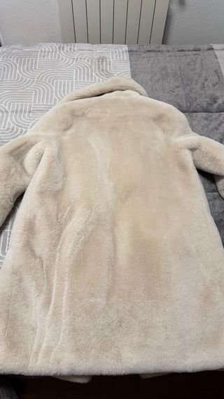 Abrigo pelo beige largo