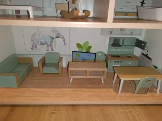 Casa de muñecas de madera