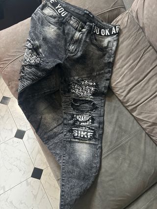 Pantalón vaquero roto gris