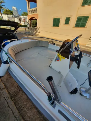 Embarcación Sabor 400 con remolque