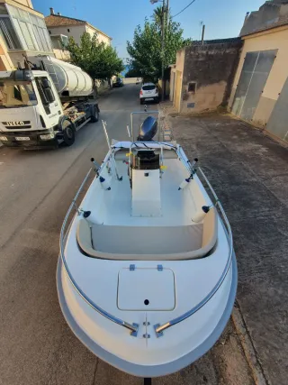 Embarcación Sabor 400 con remolque