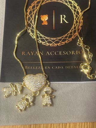 Collana placcata in oro 14K con ciondoli di bambini