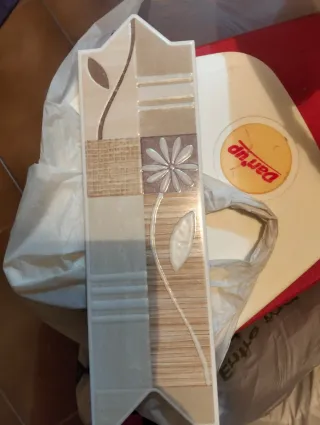 Azulejo decorativo floral y hojas