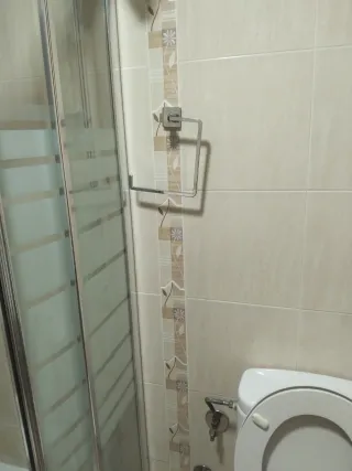 Azulejo decorativo floral y hojas