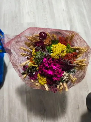 Ramo de flores secas y preservadas · Color y alegr