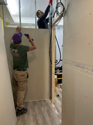 Pladurista con herramientas