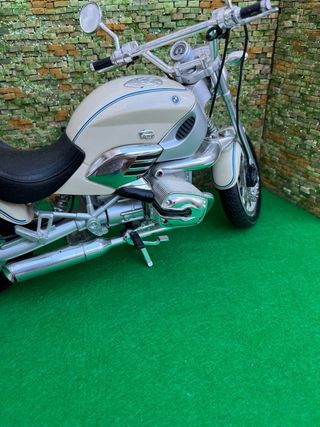 Moto a escala tipo cruiser – 39 cm de largo