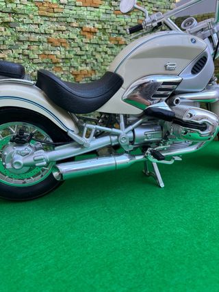 Moto a escala tipo cruiser – 39 cm de largo