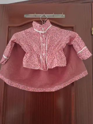 Traje de casera niña floral rosa