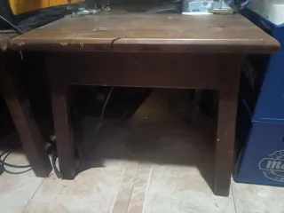 Conjunto mesas bajas y taburetes madera