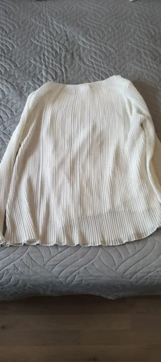 Blusa blanca plisada manga larga