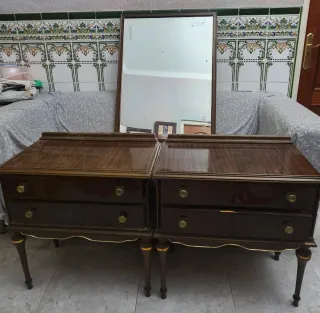 Espejo y 2 cómodas de madera