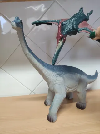 Figuras Apatosaurus y Pteranodon