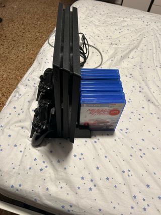 PS4 Pro + 2 mandos, base y juegos y el minecraft