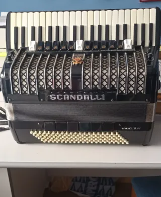 Acordeón Scandalli Mod. XIV