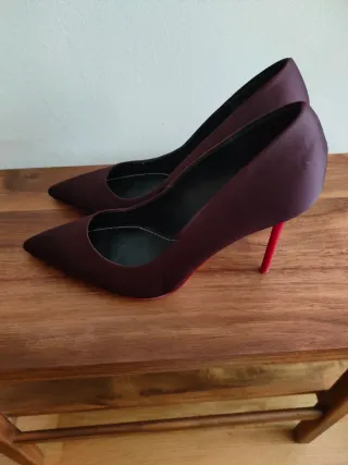 Zapatos de tacón Zara burdeos