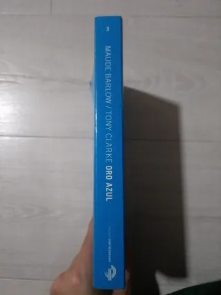 Oro azul: Las multinacionales y el robo organiz...