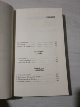 Oro azul: Las multinacionales y el robo organiz...