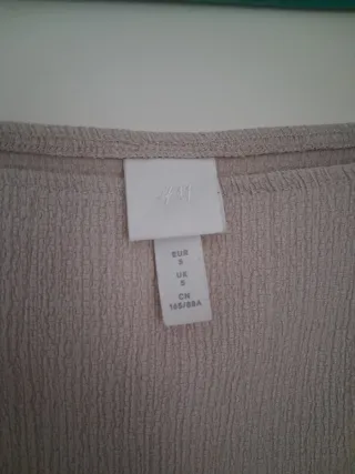 Camisa estampada y top escote cuadrado