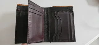 Cartera artesanal de cuero marrón