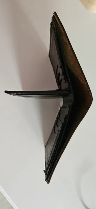 Cartera artesanal de cuero marrón