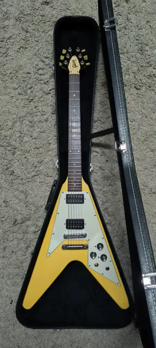 Guitarra Gibson Flying V 1990 y estuche