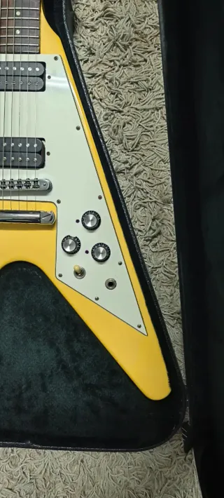 Guitarra Gibson Flying V 1990 y estuche