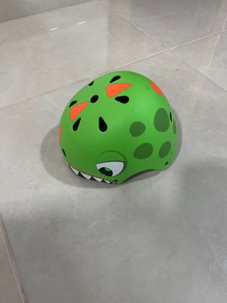 Casco de bici infantil verde dinosaurio