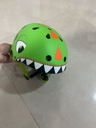 Casco de bici infantil verde dinosaurio